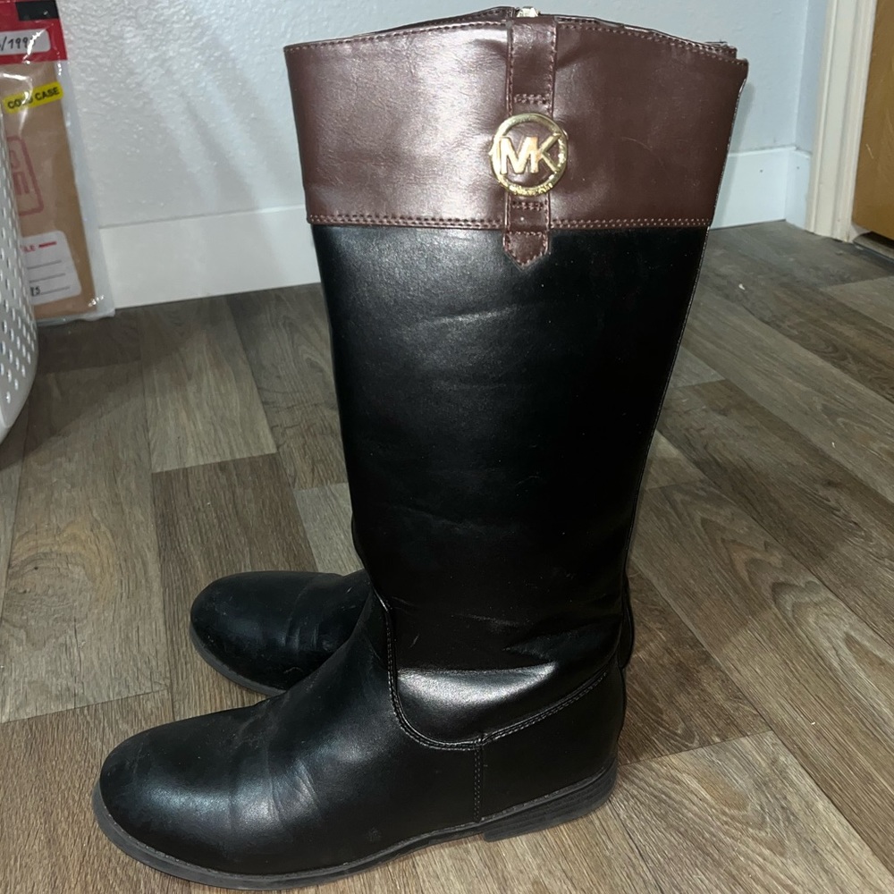 MICHAEL Michael Kors Emma Kelly Black/Chocolate Riding Boots Faux Leather Size 5